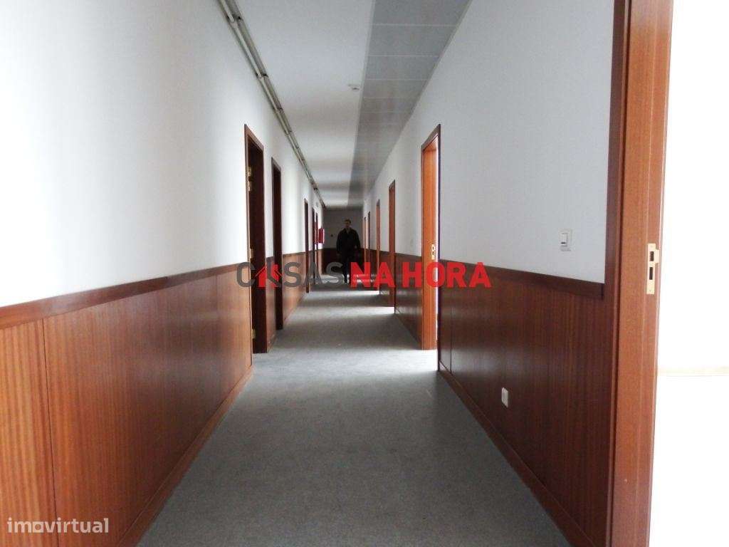 Escritórios com 2.794m2  nas Torres do Restelo - Grande imagem: 3/24