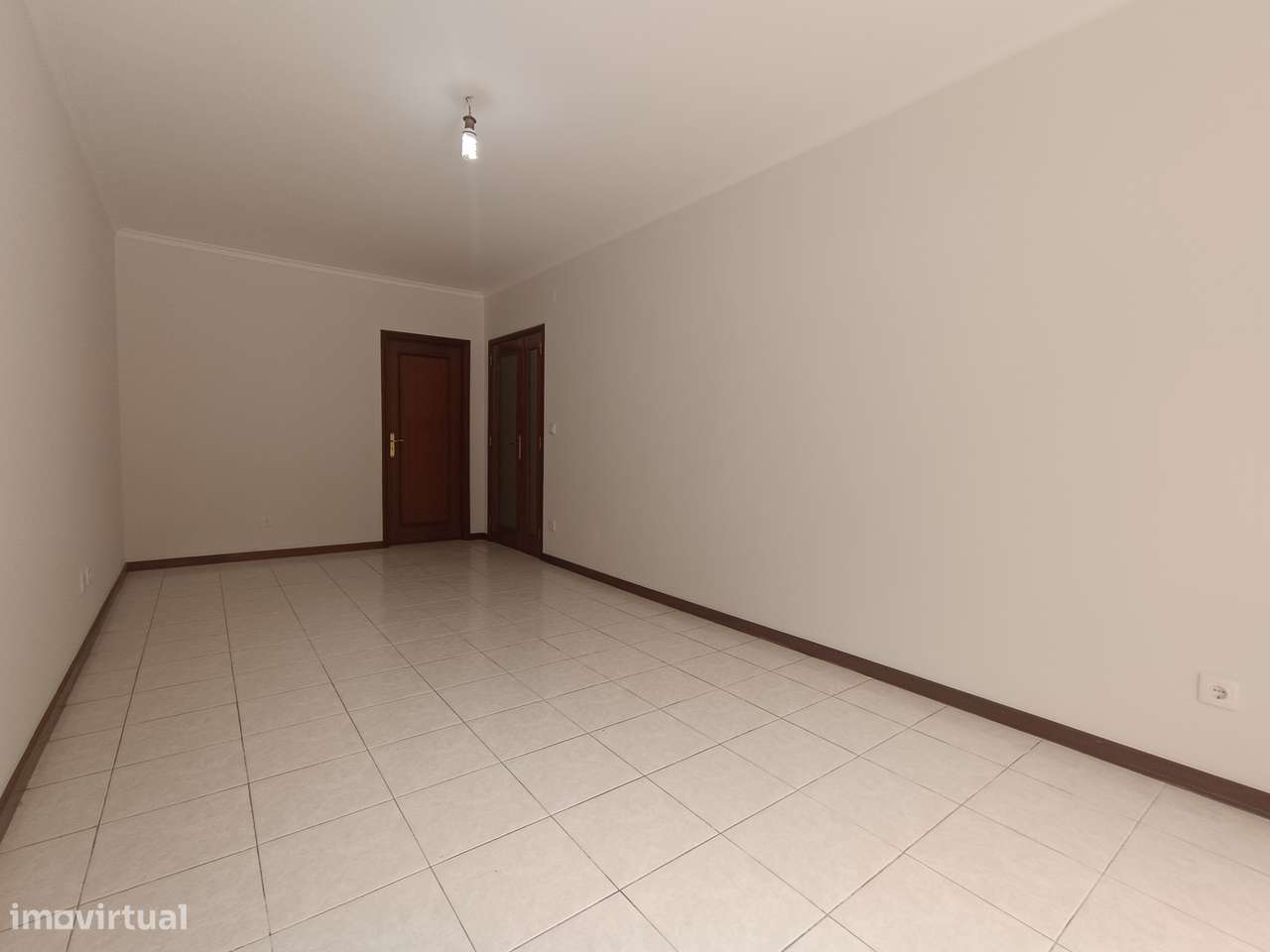 Apartamento T2+1 renovado c/excelente terraço em Oliveira do Douro-35
