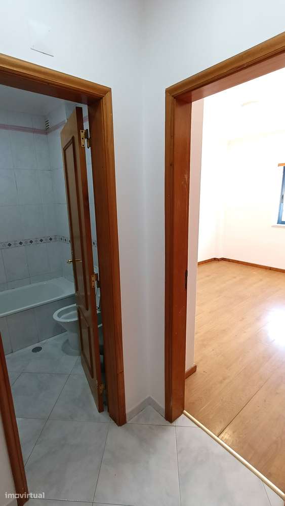 T3 com Arrecadação e Terraço, Pronto a habitar-11