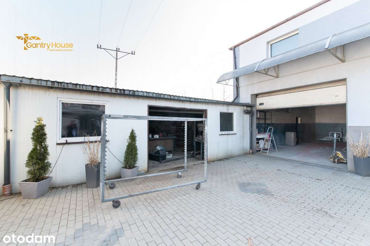 Lokal usługowy z komfortowym, dużym mieszkaniem-17