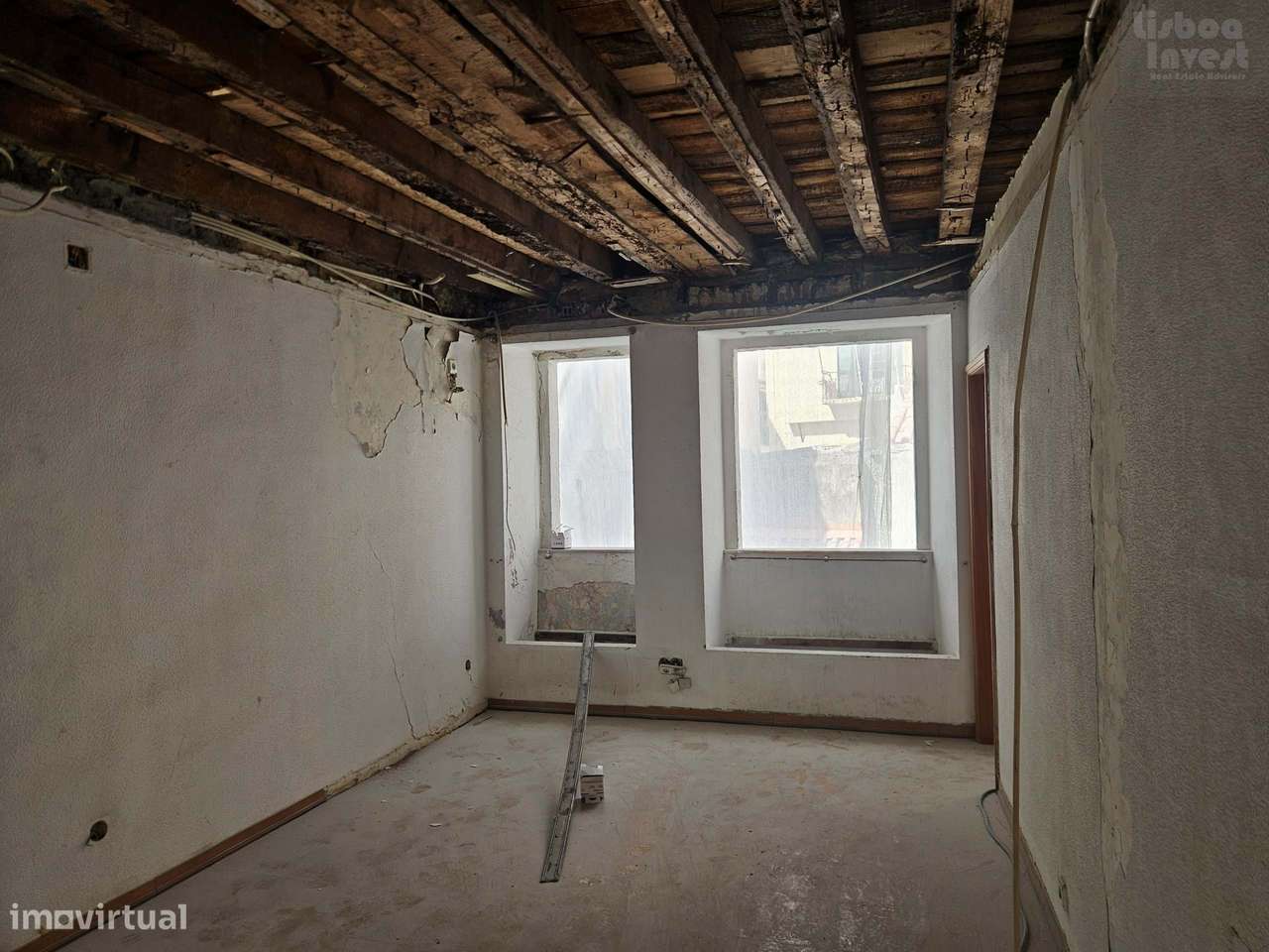 Vendo T2 para remodelação em predio totalmente remodelado-9