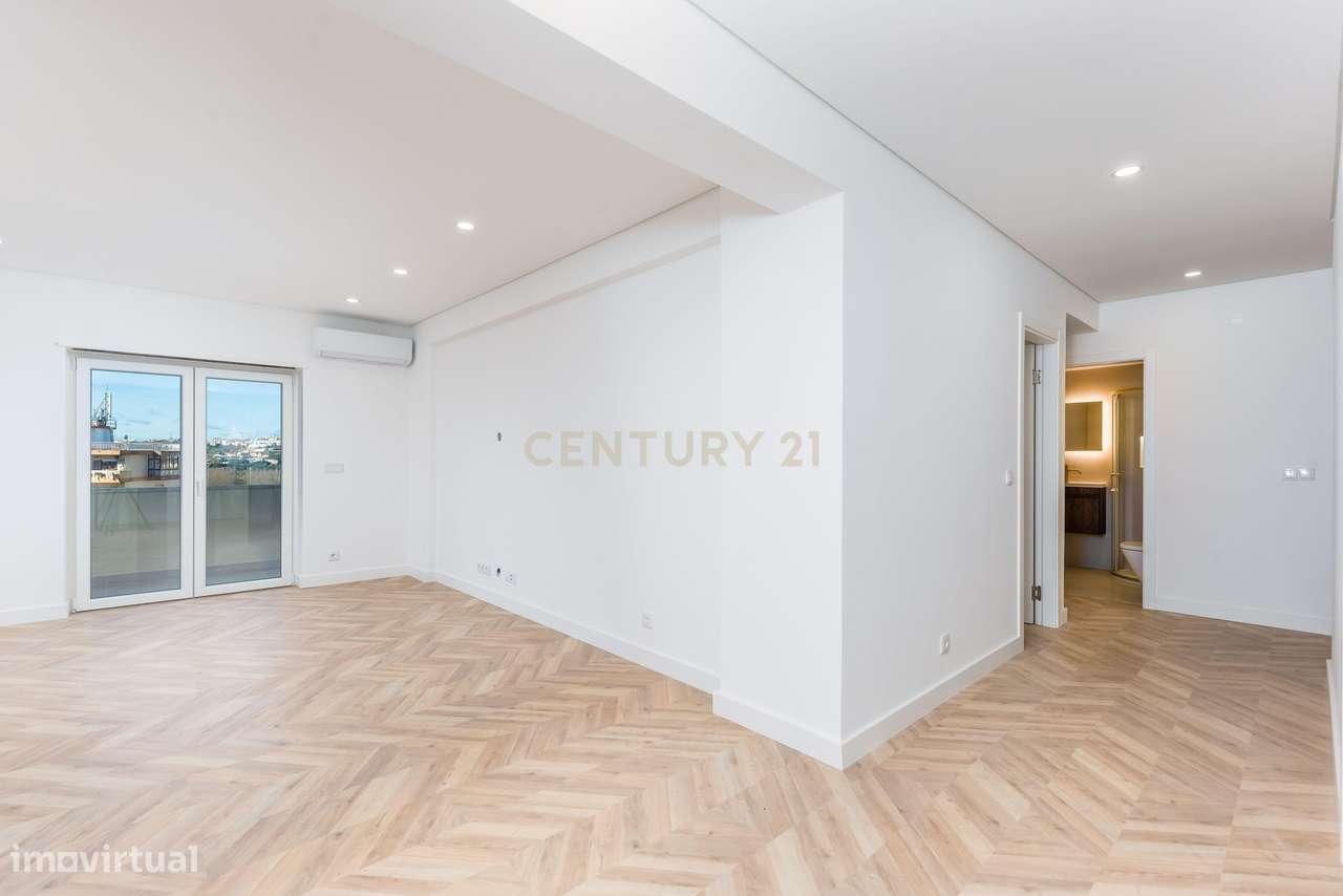 Apartamento T3 Totalmente Remodelado – Cova da Piedade, Almada-12