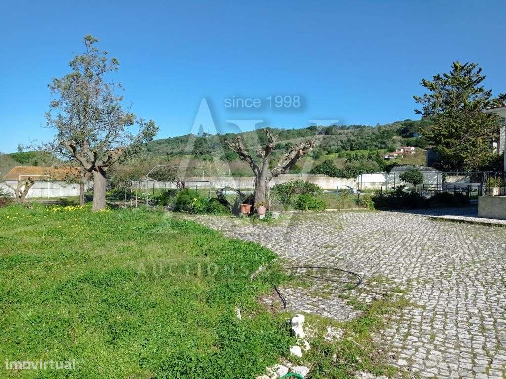 Quinta composta por moradia de dois pisos, com piscina, garagem e t...-9
