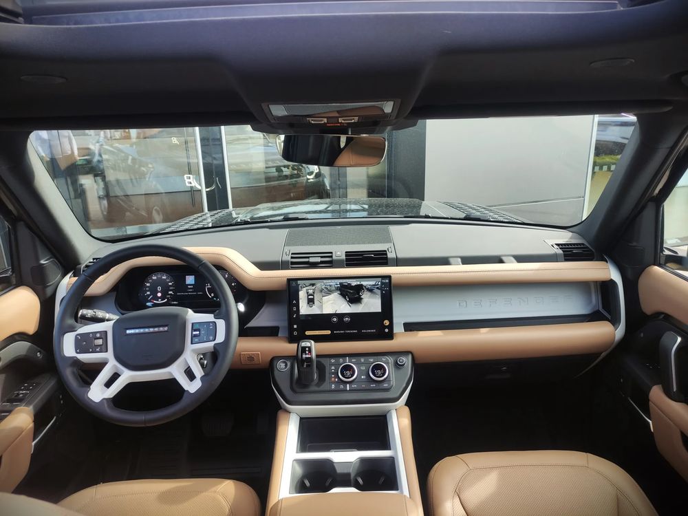 Land-Rover Defender 3.0 Diesel 250 KM — zdjęcie 3