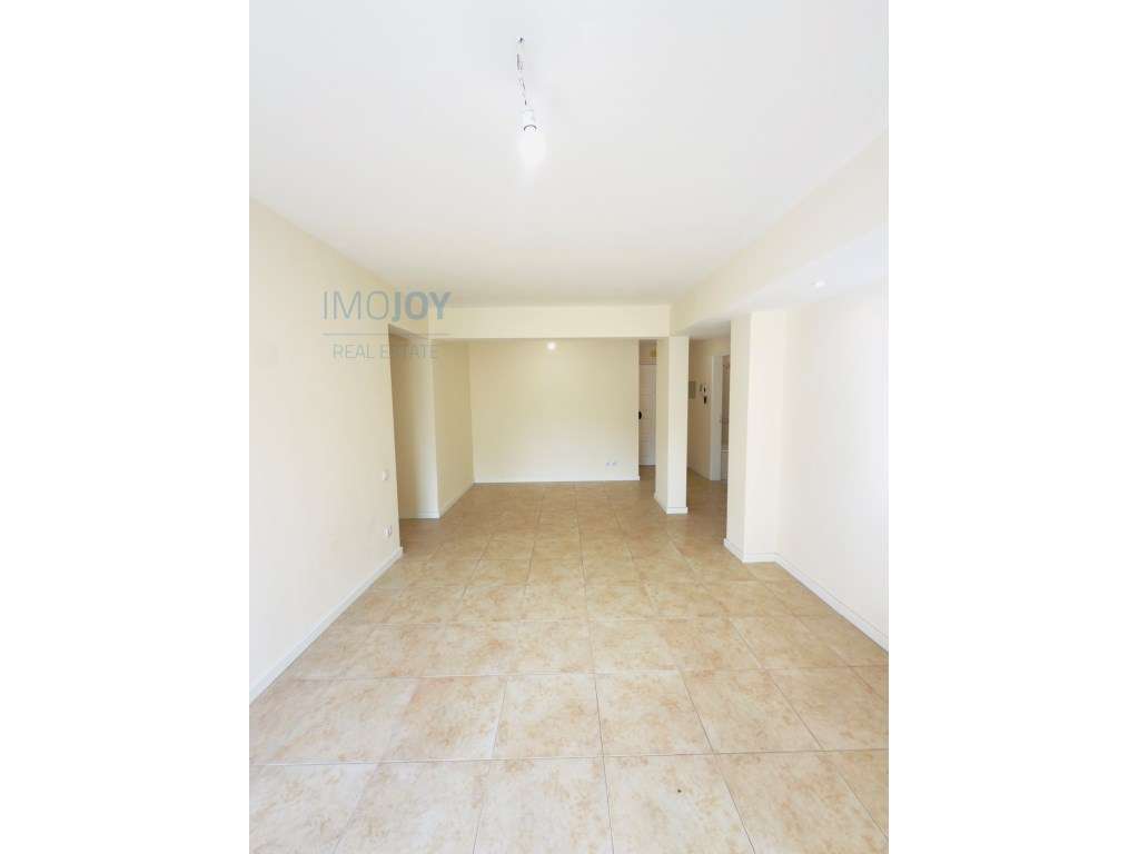 Simpático Apartamento T2 para Venda na Tapada das Mercês - Grande imagem: 4/28