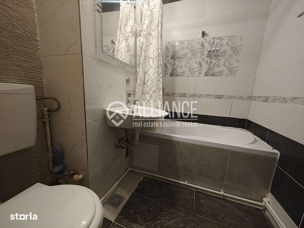 TOMIS III ( cod 02)  - Garsoniera mobilata utilata etaj 3 / 4-5