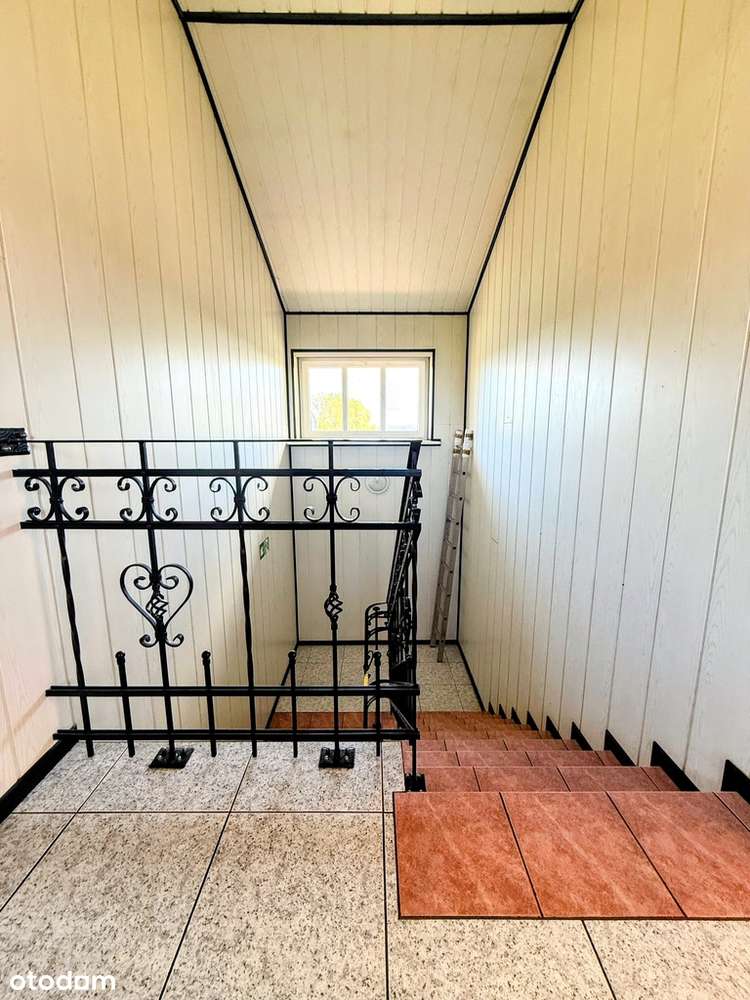 Hala z biurami w świetnej lokalizacji-18