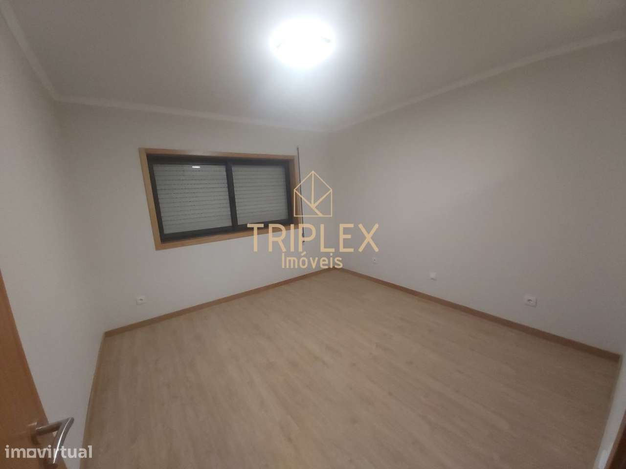 Apartamento T1+1 centro do Castelo-11