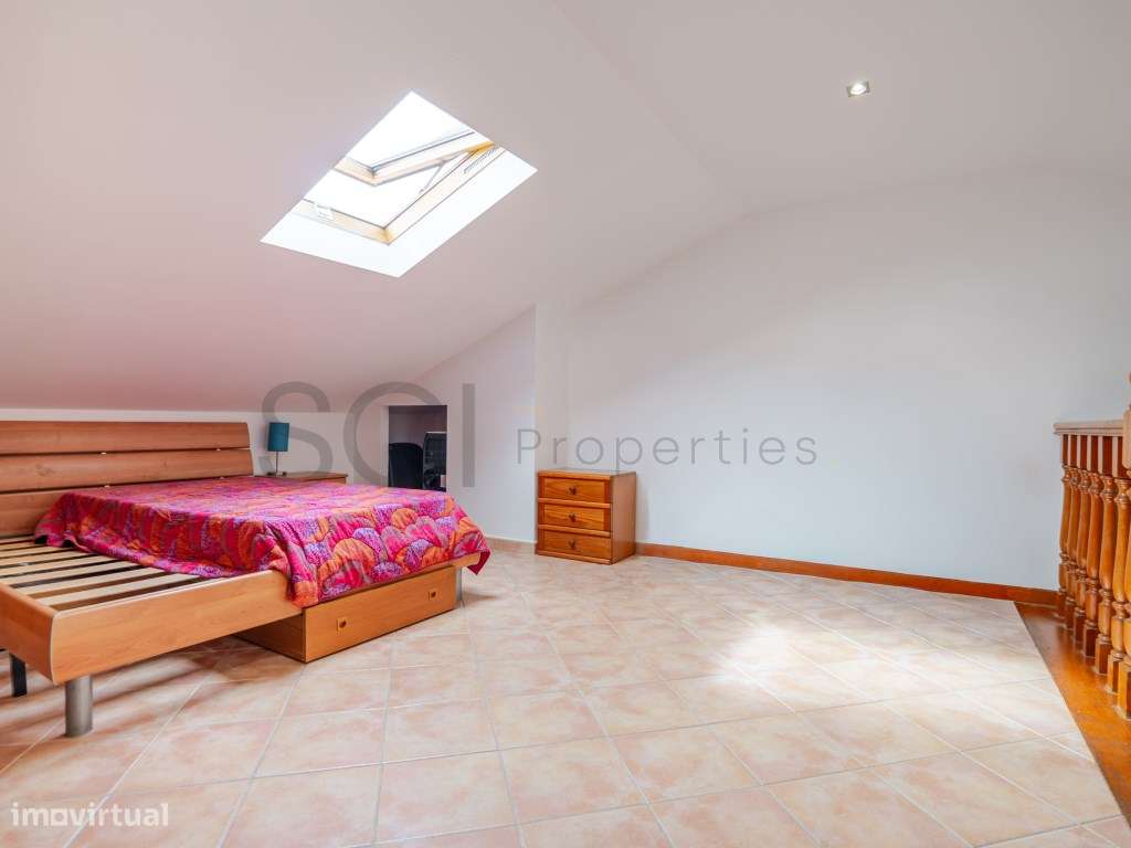 Moradia Isolada renovada T3+2 Quintinhas Cave sótão e pronta a habitar-26