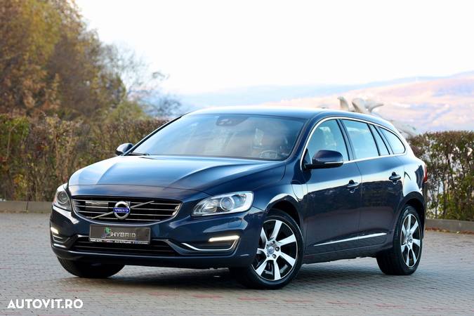 Volvo V60 D6 Plug-In-Hybrid AWD Geartronic Momentum - 1