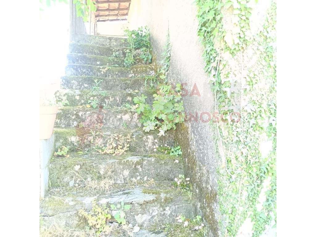 Moradia em pedra com terreno de 950 m² junto à Albufeira do Rio Alva-3