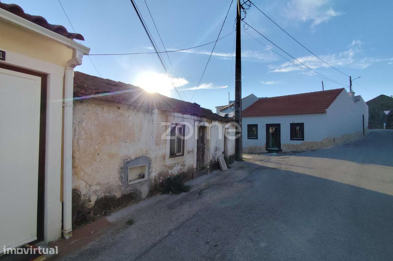 Moradia para recuperar no centro de Mira de Aire-5