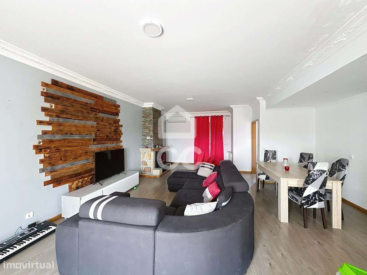 Moradia isolada, com terreno envolvente com Churrasqueira e garagem - Grande imagem: 2/45