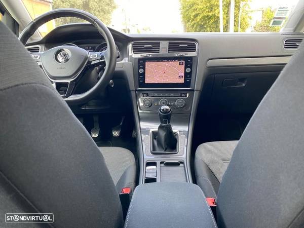 VW Golf Variant 1.6 TDi Confortline - 23