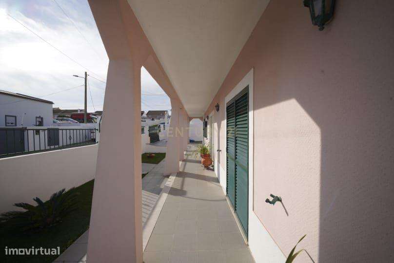 Espetacular Moradia em Setúbal com Jardim e Garagem-24