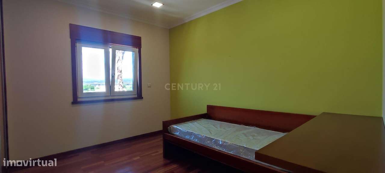 Apartamento T2 com Vista Panorâmica em Valença-20