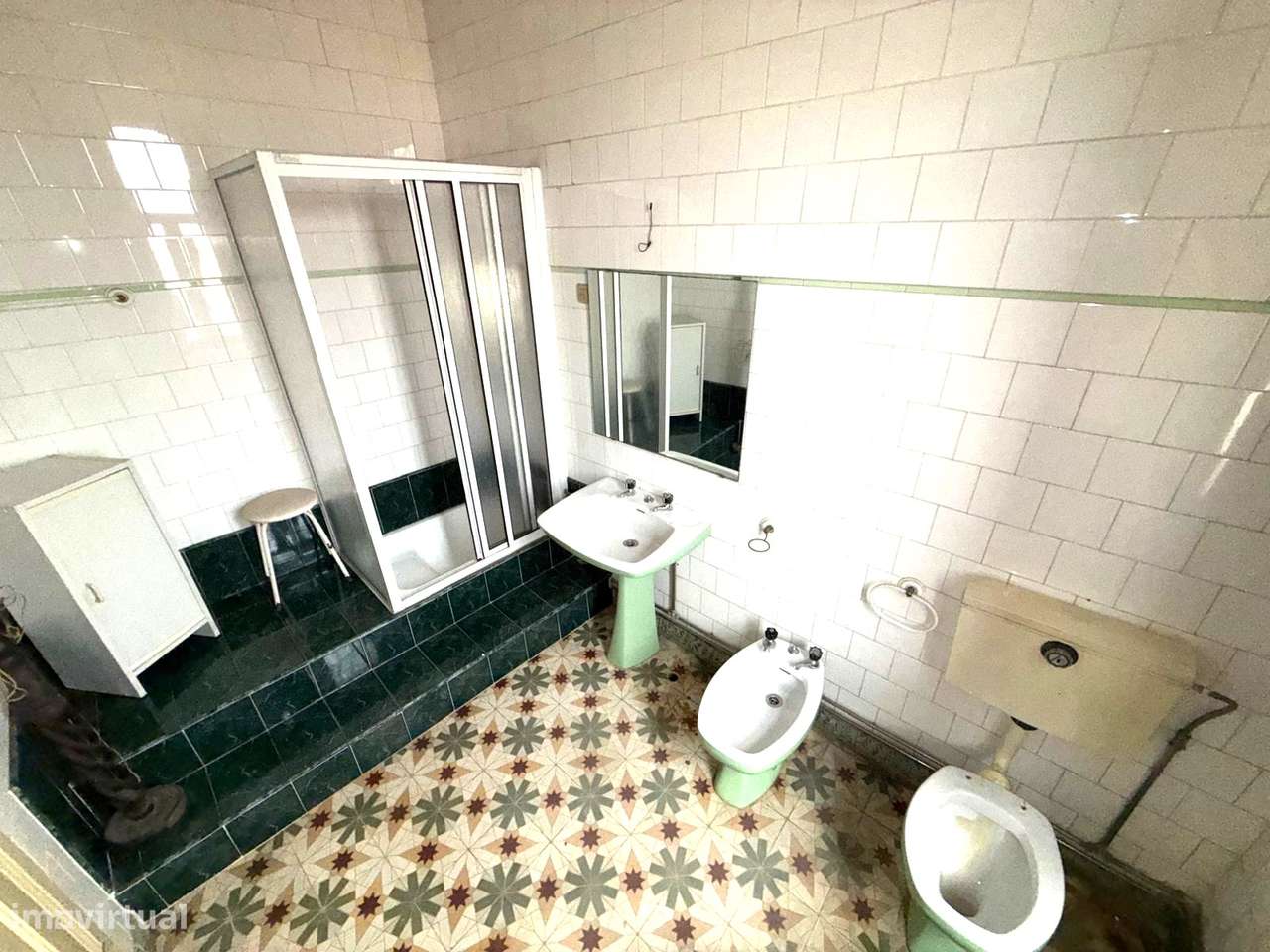 Moradia de Traça Apalaçada com Lojas  no Centro Histórico de Ovar-25