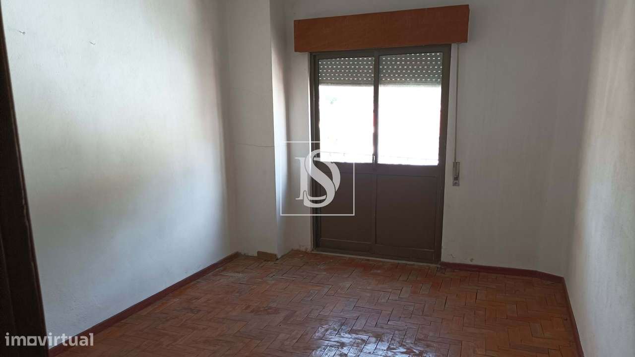 EDIFICIO DE R/C, 1º E 2º ANDAR NA VILA DE GONÇALO, GUARDA - Grande imagem: 4/12