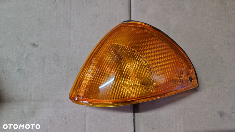 SUZUKI SWIFT 89-  LAMPA POZYCYJNA  LEWY NOWY - 1