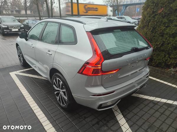 Volvo XC 60 B4 B Plus Dark - 3