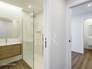 Apartamento T3 com varanda e estacionamento em Talaíde - Grande imagem: 3/25