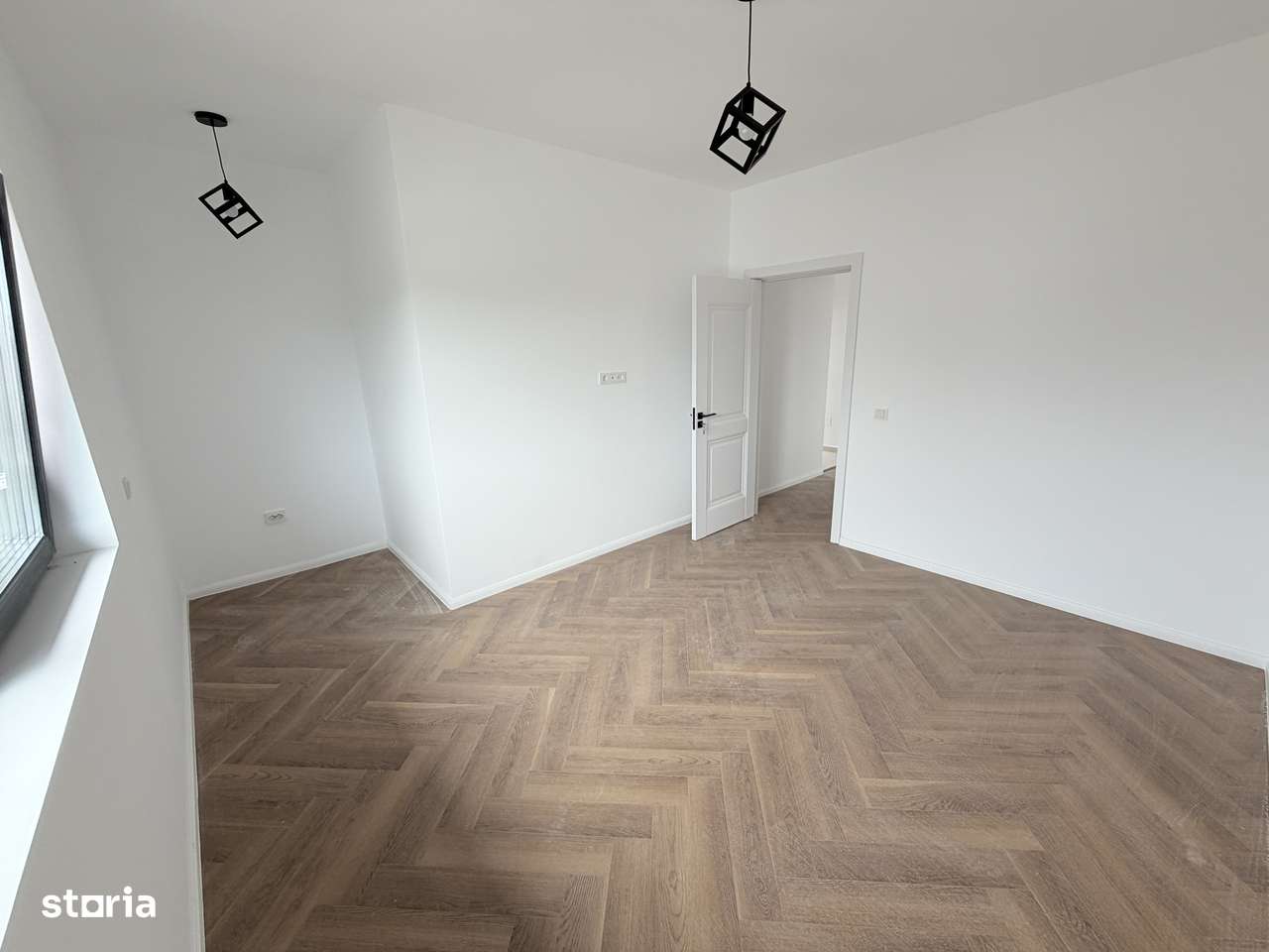 2 camere, curte și mansardă-5