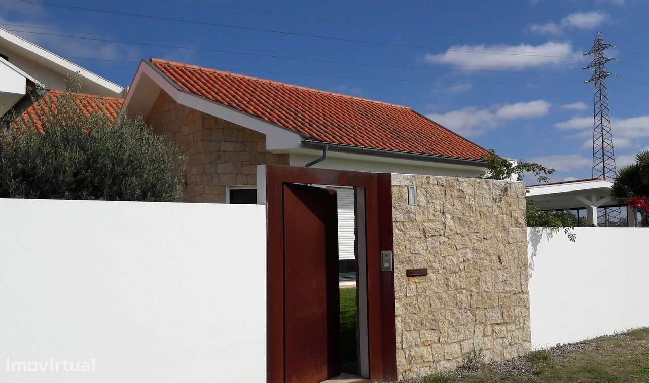 Moradia T3+1 Renovada com Vista Mar | Esmoriz-34