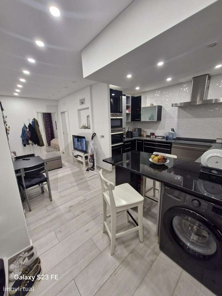 Apartamento T1 Moderno em Vila Nova de Santo André-0