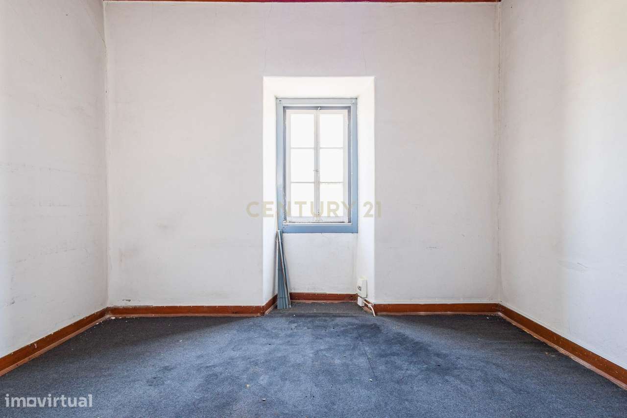 Quinta Rústica com Lagar de Azeite e Terreno de 16.000m2 perto de Leir - Grande imagem: 4/29