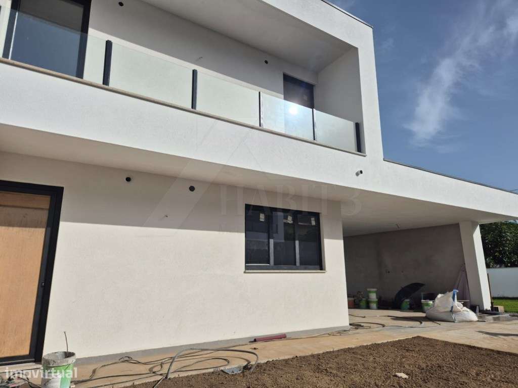 Moradia T3 de Arquitetura Moderna, com piscina - Correlhã, Ponte de...-0