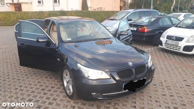 BMW Seria 5 525d xDrive - 14