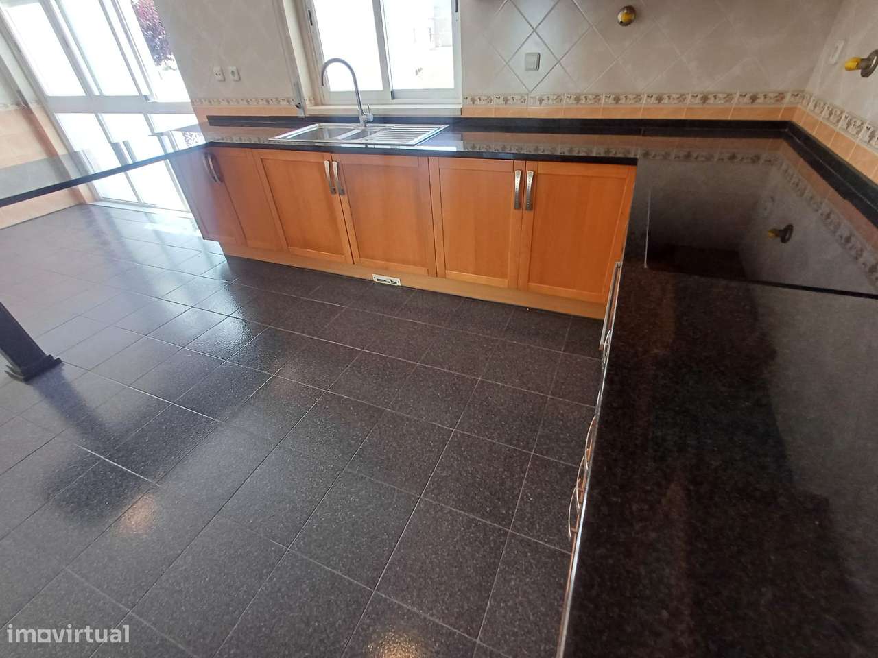 Excelente Moradia T4 garagem jardim Sampaio Sesimbra-12