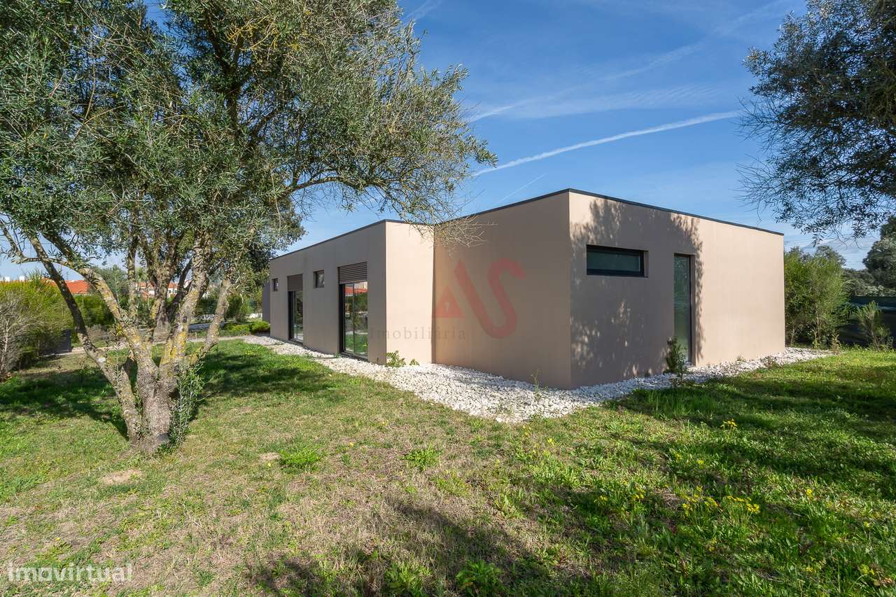 Moradia Térrea T4+1 de Luxo com Jardim e Piscina no Golfo do Montado e - Grande imagem: 1/49