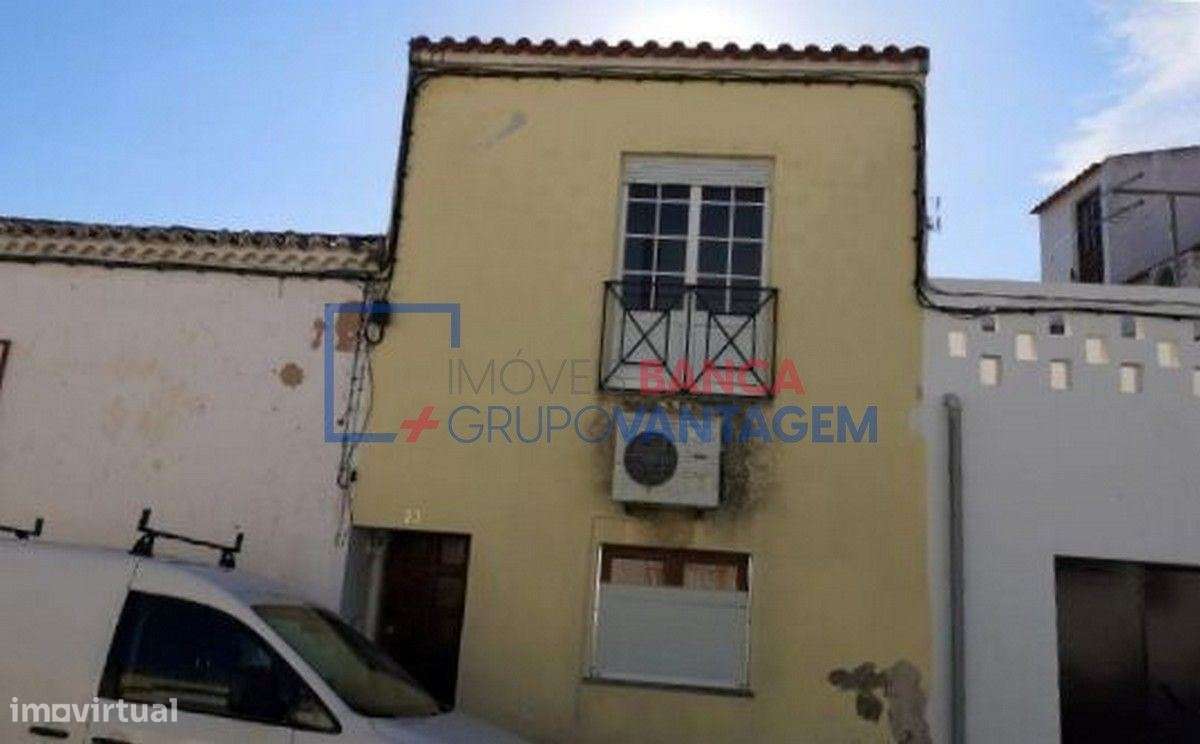 Moradia T3 Em Banda 120M2 Com Logradouro E Terraco No Centro De