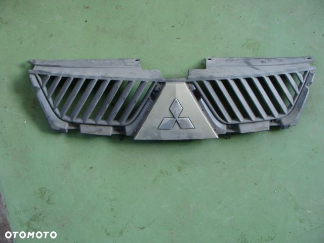 MITSUBISHI OUTLANDER GRILL ATRAPA - 1