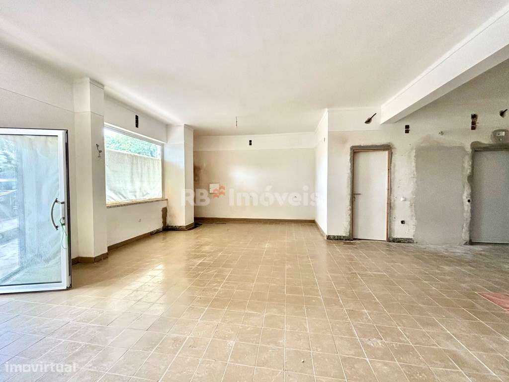 Loja com 108 m2, situada perto da escola secundária. - Grande imagem: 5/9