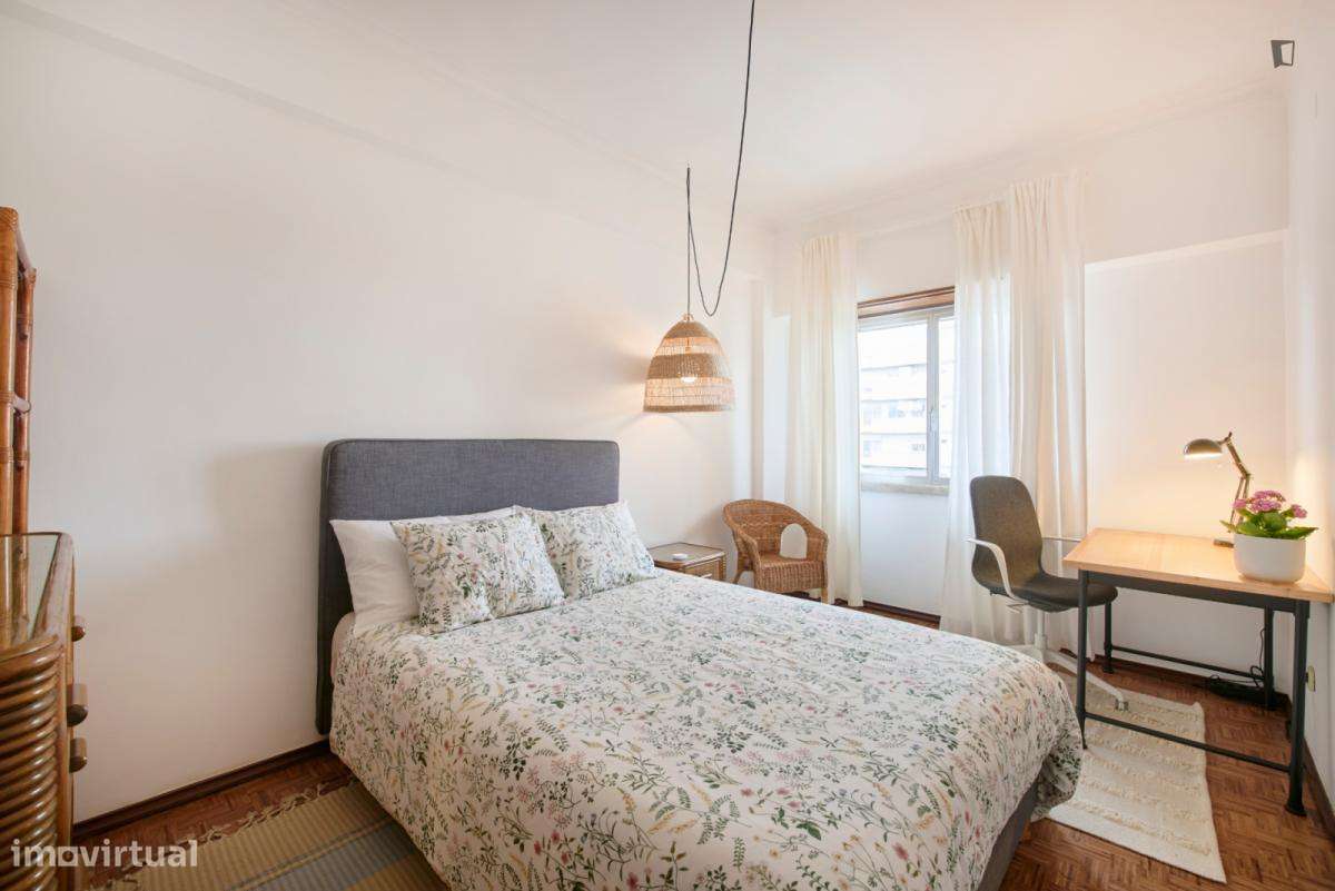 Quarto - localizado em Benfica Lisbon - Grande imagem: 5/8