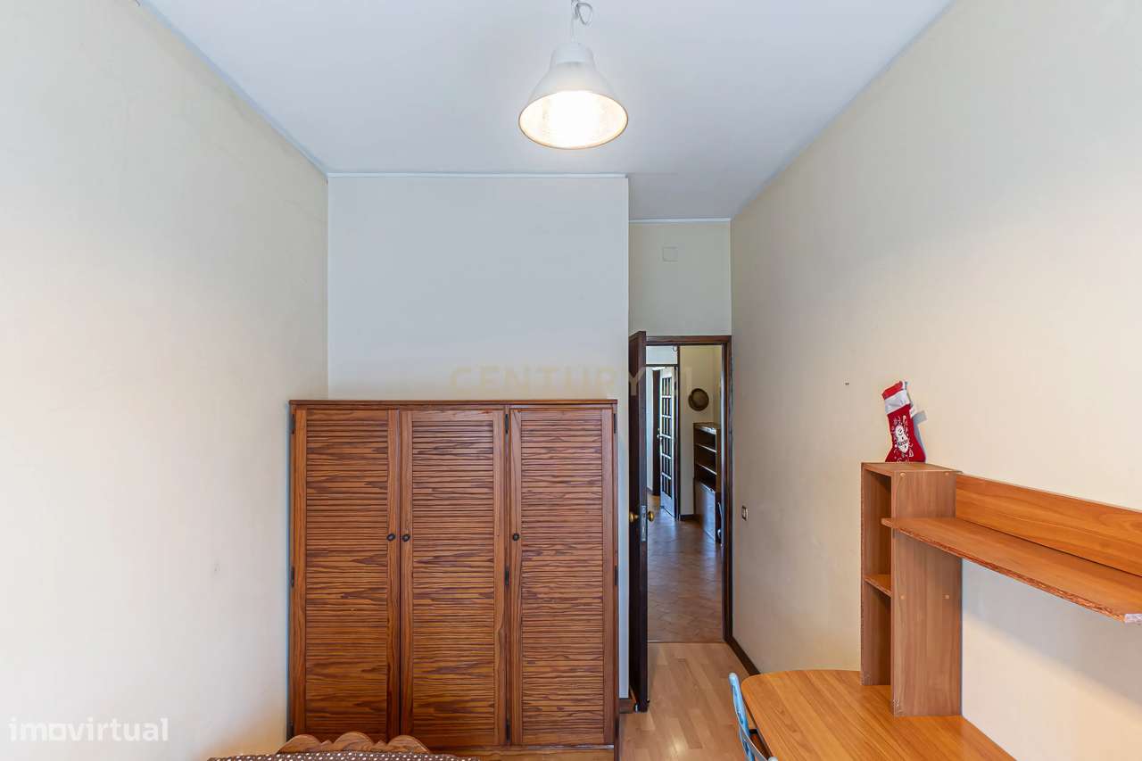 Apartamento T2+1 com Terraço na Prestigiada Rua da Alegria-14