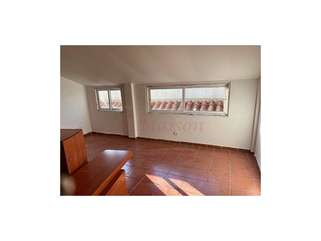 Apartamento T3+1 em Casal de Cambra-37