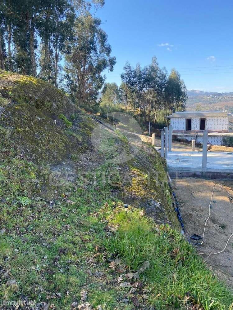 Oportunidade de Investimento: Moradia já com  Estrutura em Soalhães –-11