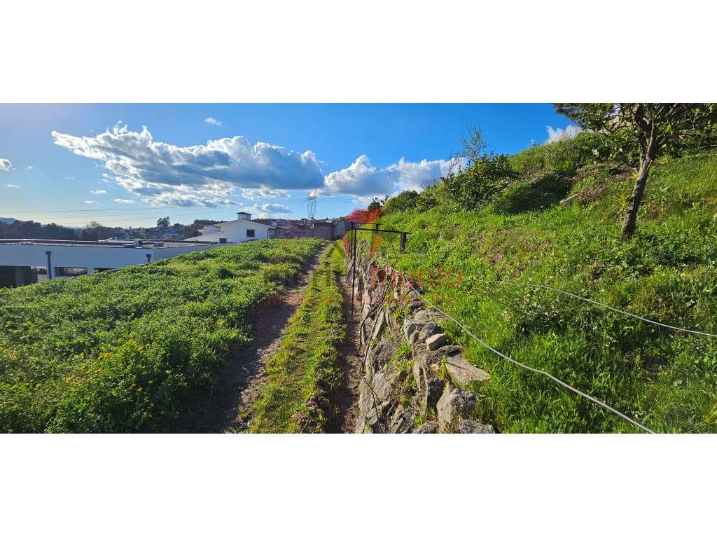 Terreno de Construção para Venda em LORDELO - GMR-12