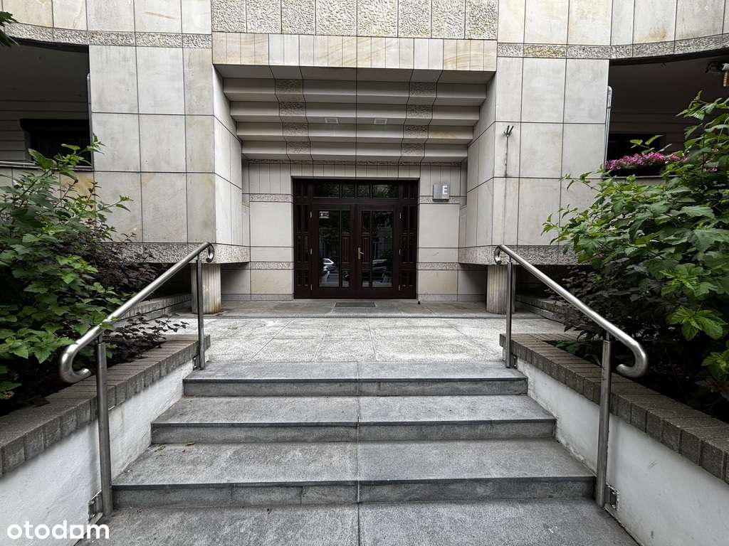 Przestrzenny apartament w Miasteczku Wilanów-1