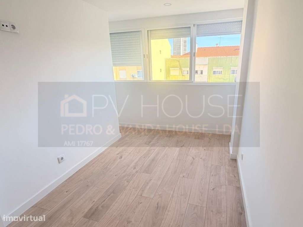 T2+1 TOTALMENTE REMODELADO COM TERRAÇO EM ALVERCA-12