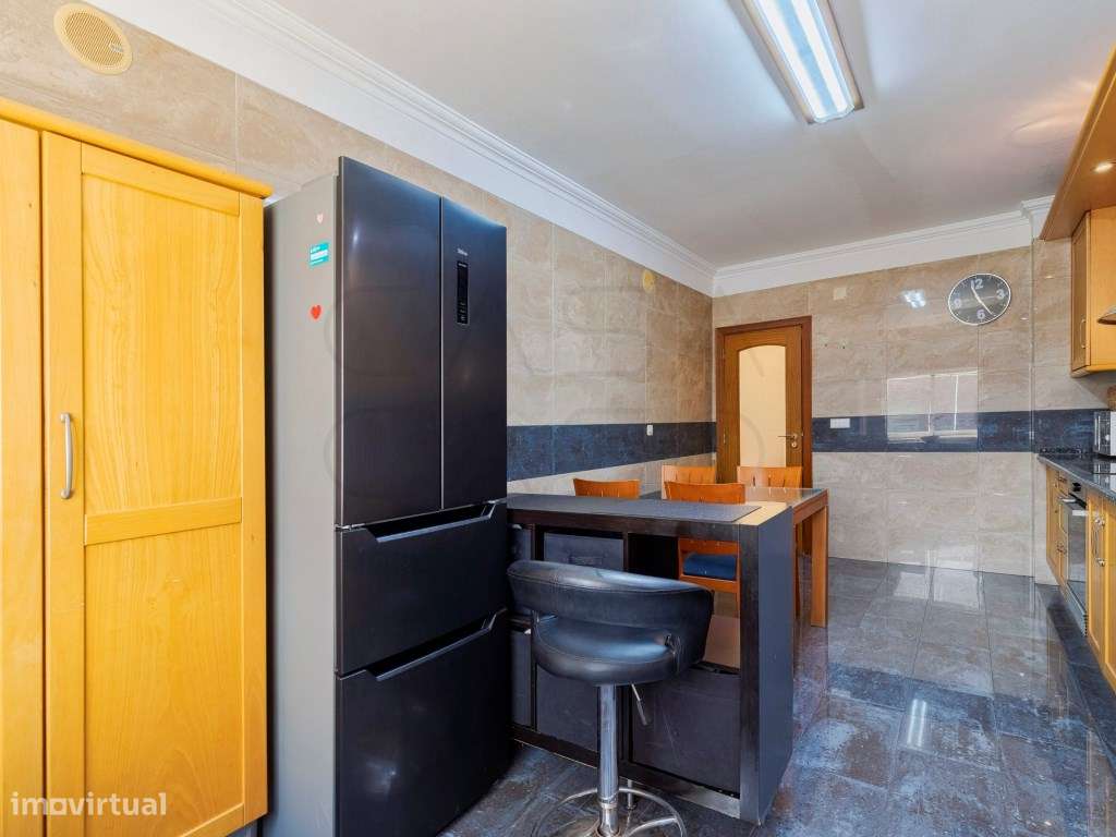 Apartamento com 3 assoalhadas, parqueamento e arrecadação no Bairro...-12