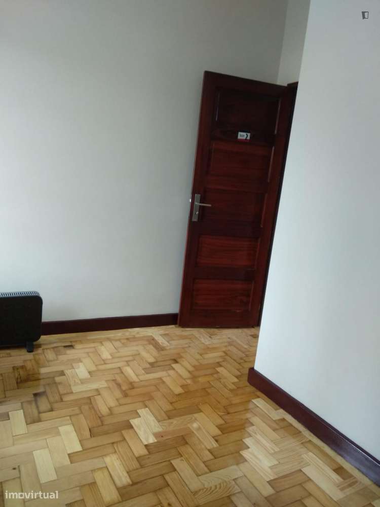 Quarto - localizado em Paranhos Porto - Grande imagem: 4/25