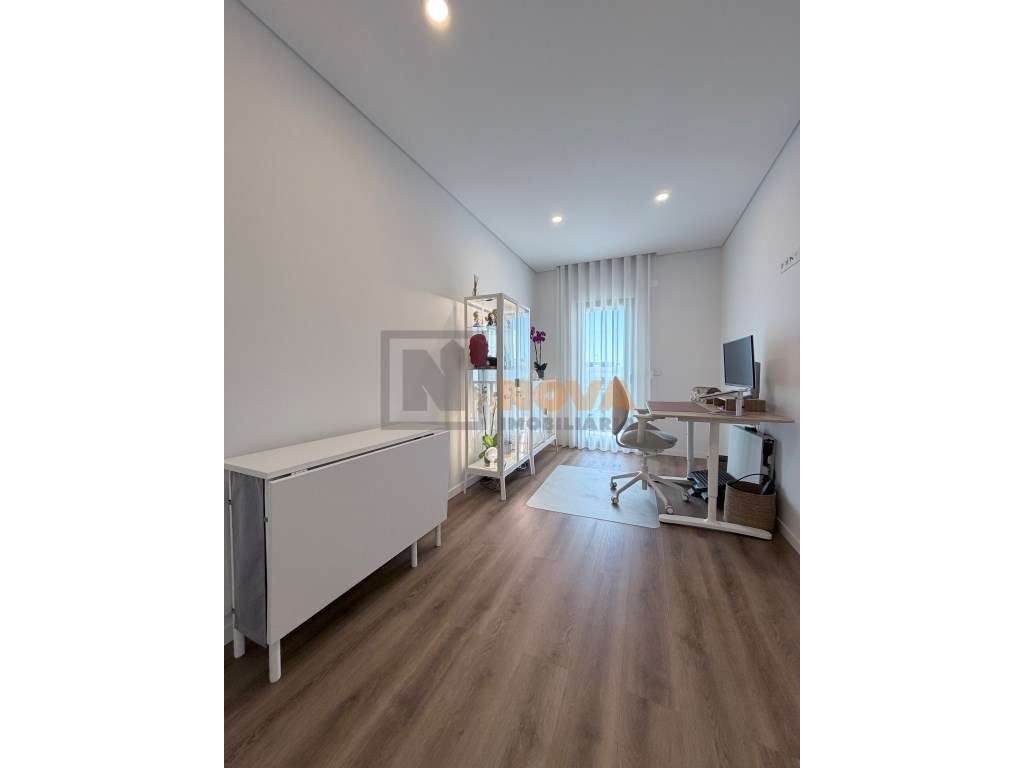 T3 Último Piso em Famões | 165 m² | Domótica | Classe A | 2 Lugares...-15