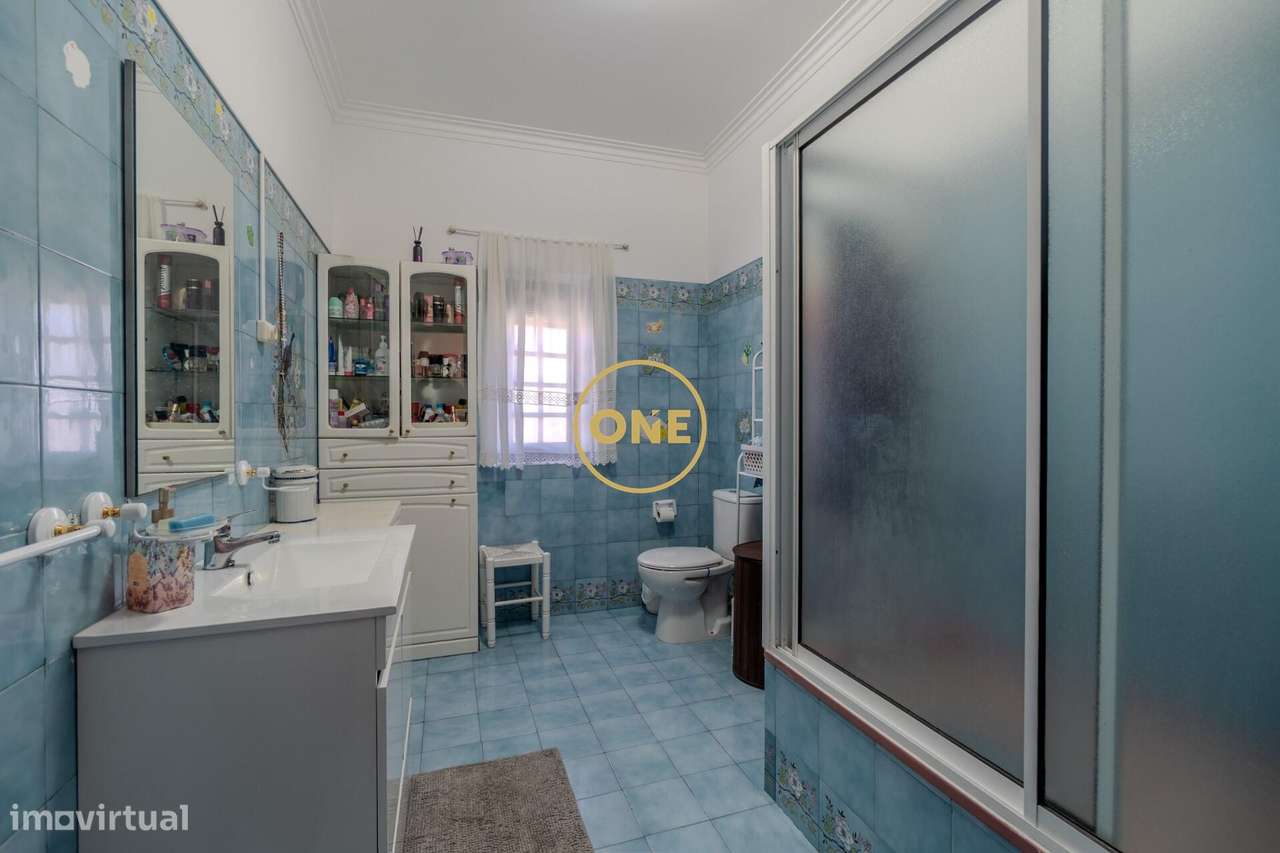 Prédio em propriedade total com 5 divisões independentes - Povoa da Ga-23