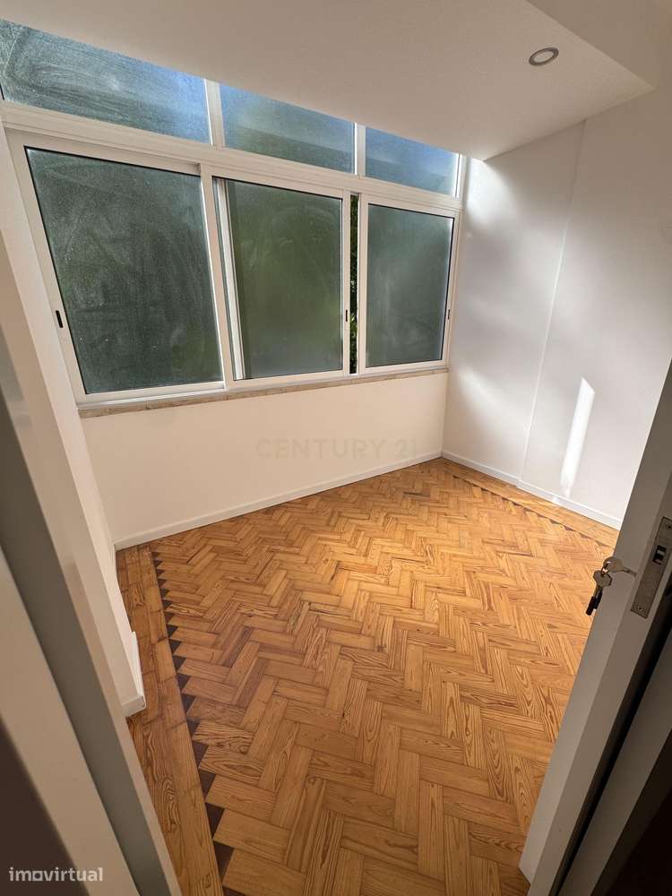 Apartamento T1+1 Renovado em Águas Livres, Amadora-10