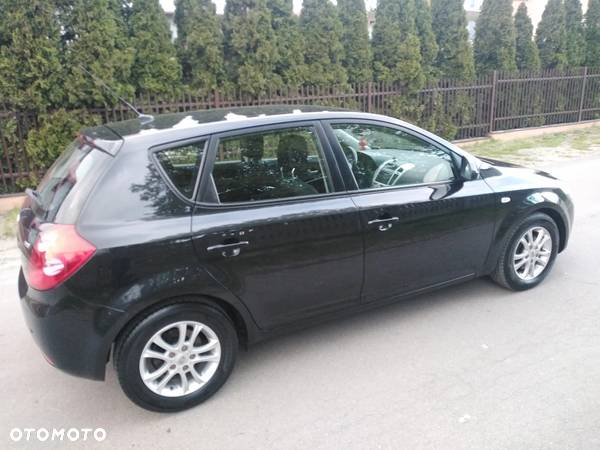 Kia Ceed Cee'd 2.0 crdi Comfort + - 13