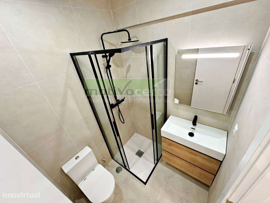 Magnífico T3 Totalmente Remodelado no Casal de São Brás, com Varand...-17